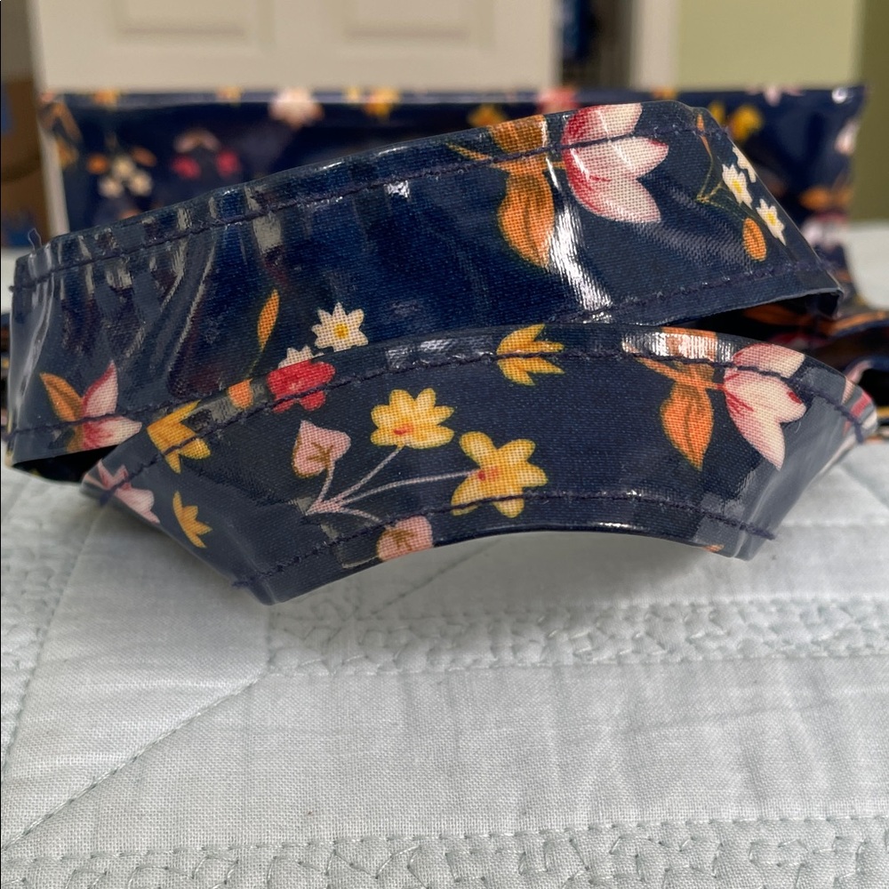 Rare Vintage Harrods Navy Vinyl Birds and Floral Tote - Picture 6 of 6